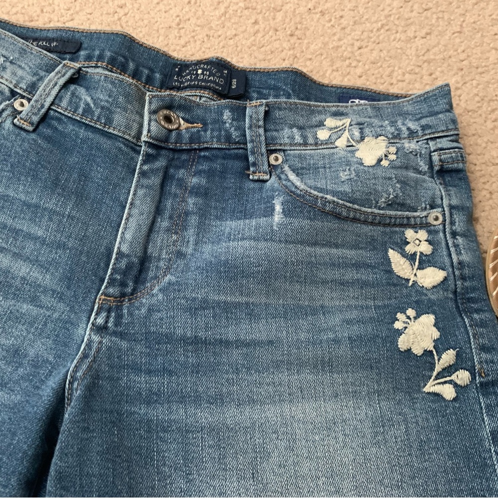 Super Cute Lucky Brand Embroidered Denim Shorts, Size 6/28